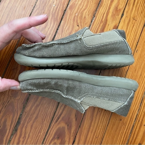 Crocs khaki slip on shoe kids size 3 - Picture 4 of 8